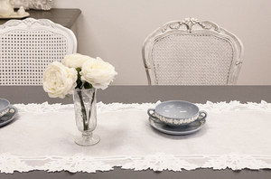 Caminos de mesa de lino blanco bordado al por mayor personalizados de alta calidad con diseño de flores recortadas para fiestas en el hogar o en el Hotel - Product Image 3
