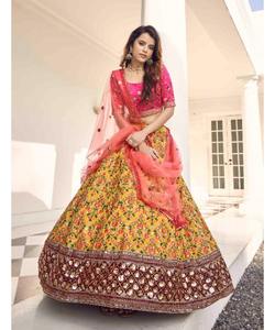 Mariage de mariée imprimé velours LehengaCholi pour femme en lavande avec perle travail Chunni - Product Image 4