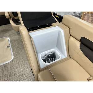 เรือบาร์เลตต้า คาบริโอ C24UC ปี 2025 พร้อมที่นั่งลอยน้ำสีแชมเปญ/ไวนิลสีดำด้าน - Product Image 5