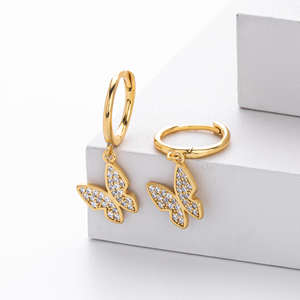 Boucles d'oreilles créoles élégantes avec breloques, boucles d'oreilles délicates en diamant de laboratoire, boucles d'oreilles tendance pour adolescentes en or pur 18 carats - Product Image 5