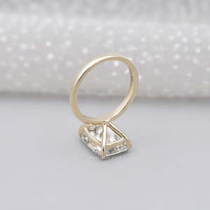 Anillo de compromiso solitario de diamante de laboratorio certificado por IGI con engaste de 4 puntas, nuevo anillo solitario con corte cojín - Product Image 5