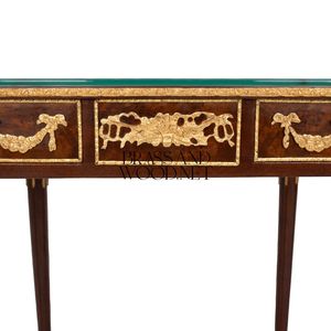 Table d'appoint carrée en bois de luxe avec incrustation florale en marqueterie et guirlandes en laiton doré antique pour une décoration classique de salon - Product Image 2