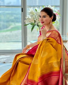 Sari Gujarati de Diseño FAB ZONE con Pallu Jacquard y Pedrería, para Fiestas, para Mujeres Adultas - Product Image 4