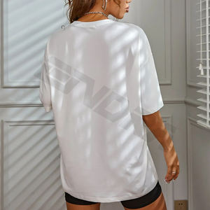 Camiseta minimalista de tipografía: haga una declaración audaz con una elegancia discreta en nuestra tipografía-Camiseta destacada - Product Image 2