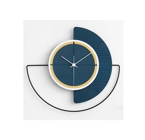 Horloge murale en fer de style artisanal pour une décoration murale haut de gamme avec une touche artistique en métal - Product Image 2