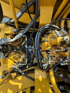 2022 año utilizado para excavadora CAT 374 a la venta máquina resistente con componente de motor central - Product Image 6