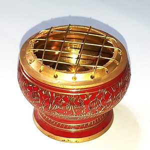 Grossiste indien Brûleur d'encens en laiton gravé de couleur rouge Nouveau brûleur d'encens au charbon de bois de conception fantaisie disponible à bon prix - Product Image 2