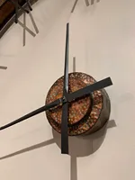 Desain Modern Jam Dinding Besi Jam Dinding Bentuk Bulat Tembaga & Warna Hitam Dilapisi Jam Dinding Diam Jam Dinding Dekoratif