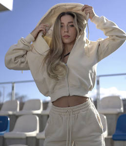 2025 Conjunto de sudadera de alta calidad para mujer, ropa de primavera personalizada, de 2 piezas Sudadera con capucha, chándal de lana para correr, chándal de primavera - Product Image 3