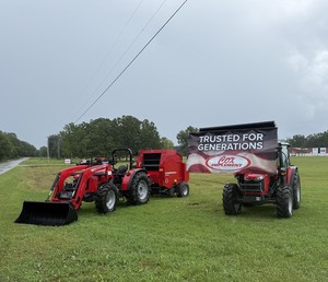Tractor de Ruedas Usado Massey Ferguson GC1725 4WD con Bomba y Rodamiento, Motor Cummins de 185HP - Tractor Agrícola en Venta - Product Image 2