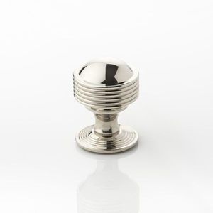 Poignée de porte en laiton brillant de qualité supérieure, conçue pour les portes de maisons contemporaines et les thèmes décoratifs intérieurs élégants - Product Image 3