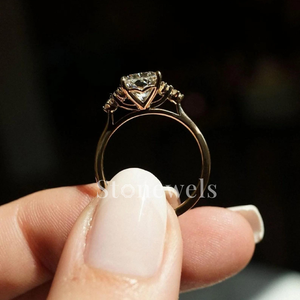 Bague de fiançailles élégante en diamant taillé coussin pour les célébrations de mariage et d'anniversaire bagues fines originales fabriquées à la main pour elle - Product Image 3