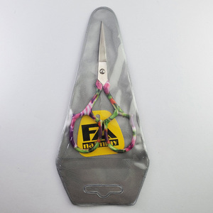 Ciseaux à poignée fantaisie fabriqués avec des cisailles à moitié plaquées or en acier inoxydable 3.5" - Product Image 6