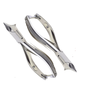 Juego de Instrumentos Profesionales de Podología para Cutículas y Uñas, Cuchilla Curva, Manual, Acabado Espejo, Recubrimiento de Plasma en Polvo, 1 Año de Garantía - Product Image 1