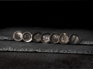 Bouton brut en corne de buffle naturelle de qualité supérieure pour accessoires vestimentaires - Product Image 3