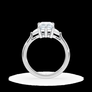 Anillo de Compromiso de Tres Piedras con Diamante Cultivado en Laboratorio de Corte Radiante de 2.50 CTW, Certificado IGI, Oro Sólido de 14K - Product Image 3