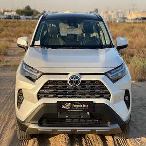 Toyota RAV4 Fashion Plus 2.0L d'occasion propre, modèle 2024 - Product Image 1