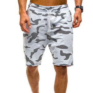 2025 nuevos pantalones cortos casuales de moda para hombres con logotipo estampado por sublimación personalizado ropa de calle transpirable patrón sólido ecológico - Product Image 1