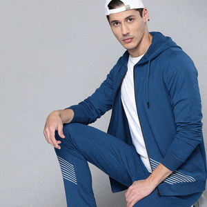 ชุดวอร์มผู้ชายผ้าฟลีซ OEM สไตล์ลำลอง ระบายอากาศดี มีฮู้ด กันลม เหมาะสำหรับฤดูหนาว สตรีทแวร์ ลายพิมพ์ ทรงปกติ ไซส์พลัส - Product Image 4