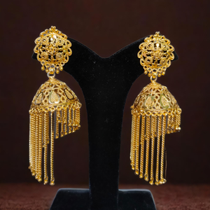 Boucles d'oreilles les plus bas prix serties de boucles d'oreilles de style Jhumka plaqué or 22CT de conception traditionnelle bijoux pour femmes - Product Image 1