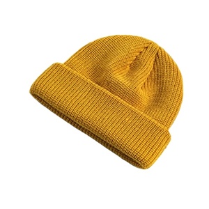 Venta al por mayor de invierno de acrílico ligero de viaje Beanie sombreros precios baratos Logotipo de diseño personalizado diferentes colores en blanco liso con puños - Product Image 4