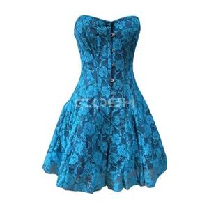 Robe corset en satin noir avec superposition en maille florale bleu ciel et fermeture à boucle sur le devant - Product Image 3