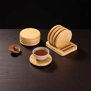Posavasos de madera pulido a mano para mesa de comedor que agrega una textura natural cálida a los accesorios del hogar. - Product Image 3