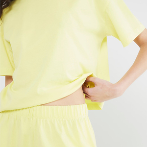 เซ็ตเสื้อยืดและกางเกงขาสั้นสำหรับผู้หญิงชุด2ชิ้นสำหรับผู้หญิงชุดเสื้อยืดแนวสตรีทพร้อมโลโก้ตามสั่ง - Product Image 4