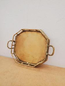 Plateau utilitaire octogonal en métal finition or élégante avec poignées, idéal pour les accessoires de comptoir de salle de bain, les bougies et la décoration - Product Image 5