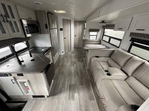 Caravanes de camping d'occasion 2023 D-y-n-a-m-a-x I-s-a-t-a 5 34DS4X4, structure en fibre de verre, tout-terrain - Product Image 4