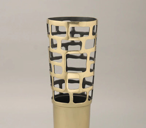 Vases contemporains en acier inoxydable fabriqués à la main conçus uniquement pour les intérieurs chics Style moderne pour chaque maison - Product Image 4