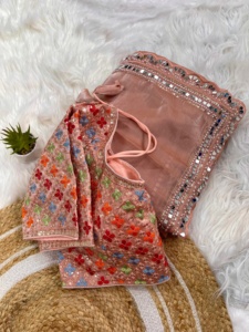 Saree de luxe de la meilleure qualité avec tissu en soie pure et motifs ethniques pour les événements culturels et les cadeaux disponibles aux meilleurs prix - Product Image 2