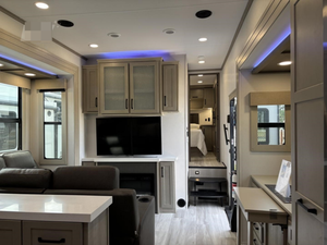 NUEVO 2025 G-R-A-N-D RV D-E-S-I-G-N M-O-M-E-N-T-U-M Clase M 344M DISPONIBLE PARA LA VENTA - Product Image 3