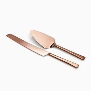 Cuchillo de pastel Chapado en cobre y material de servidor de acero inoxidable para cortar pasteles en fiestas y eventos de cumpleaños - Product Image 1