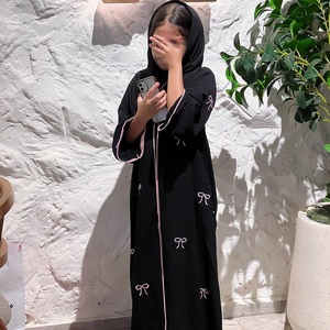 Elegante Conjunto de Abaya de Seda Antiarrugas con Mangas Largas y Lazo para Madre e Hija - Product Image 2