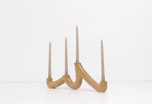 Candelabro de Madera de Roble Macizo Hecho a Mano de Primera Calidad, Candelabro Cete de Cuatro Brazos, Disponible al Mejor Precio - Product Image 3