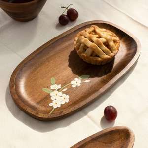 Plateau de service en bois gravé fait à la main, écologique, personnalisable, passe au lave-vaisselle et au micro-ondes, pour la maison, le restaurant, le bar, l'hôtel, le mariage - Product Image 1