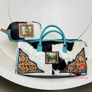 Fabricant personnalisé pierre de turquoise en cuir véritable repoussé pour la nuit week-end polochon de vachette voyage et trousse de toilette pour unisexe - Product Image 1