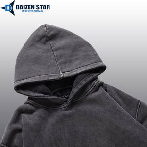 เสื้อฮู้ดผู้ชายสำหรับฤดูหนาว ผ้าฝ้ายฟลีซ 100% เป็นมิตรกับสิ่งแวดล้อม ระบายอากาศได้ดี กันลม สีพื้น  โลโก้ด้านหน้าแบบกำหนดเอง สไตล์สตรีทแวร์ 300 กรัม 420 กรัม - Product Image 4