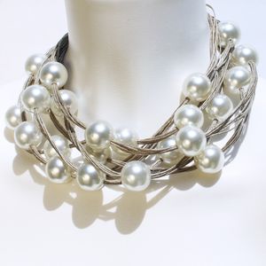 Perles de verre au design unique fait à la main et coton Collier fantaisie blanc brillant de luxe fait à la main Cadeau de mariage fantaisie X Mas - Product Image 1