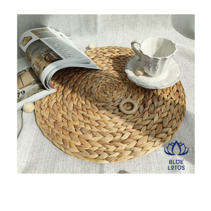 Napperon en jacinthe multicolore fait à la main, napperon tissé en paille d'herbe fait à la main en jonc de mer personnalisé en rotin carré écologique - Product Image 1