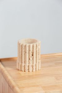 Porte-bougie en marbre travertin naturel, motif de veinage unique, décoration en pierre organique pour l'ambiance du salon - Product Image 4