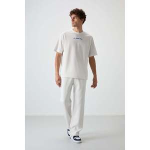 T-shirt en coton crème pour homme Air Jones, coupe ample, surface texturée épaisse et imprimé graphique - Modèle 88364 - Product Image 3