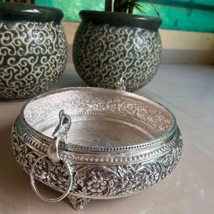 ชาม urli โลหะพรีเมี่ยมสำหรับตกแต่งในร่มและกลางแจ้งที่มีรูปลักษณ์โบราณเหมาะสำหรับบ้านแบบดั้งเดิมของชาวอินเดีย - Product Image 2