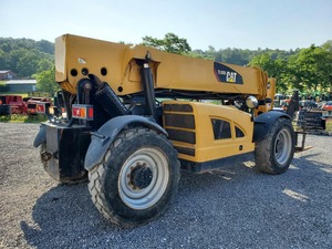 Chariot télescopique Cat TL1055 de 2012 avec EROPS, climatisation chaud/froid, 3ème valve, capacité de levage de 10 tonnes, hauteur de levage de 55 pieds, transmission Powershift et stabilisateur avant - Product Image 5