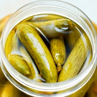 FÁBRICA DE VIETNAM Precio competitivo Calidad de muesca Suministro a granel Etiqueta privada Sabor agrio Ecovita Pepino en escabeche 720ml