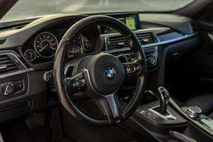 Voiture d'occasion fiable, BMW 330i xDrive Sports Wagon AWD, M Sport et Premium, modèle 2018 - Product Image 4