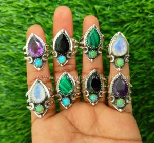 Vente en gros de bagues en argent sterling 925 originales d'opale éthiopienne avec pierres précieuses sertissage de lunette Moissanite de créateur populaire et tendance - Product Image 1