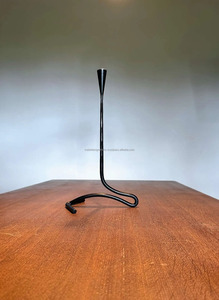Bougeoir en fer forgé |   Noir |   Style serpent de type S |   Candelabre |   METAL DESIGNERS INC |   Fait à la main |   Cadeau de Noël - Product Image 5