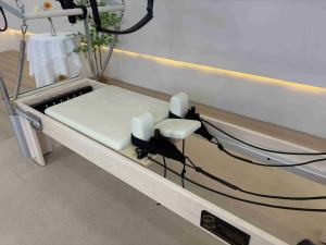 Máquina de Pilates Cadillac Reformer Profesional, Equipo de Estudio Telescópico y Duradero, Personalizado OEM - Product Image 4